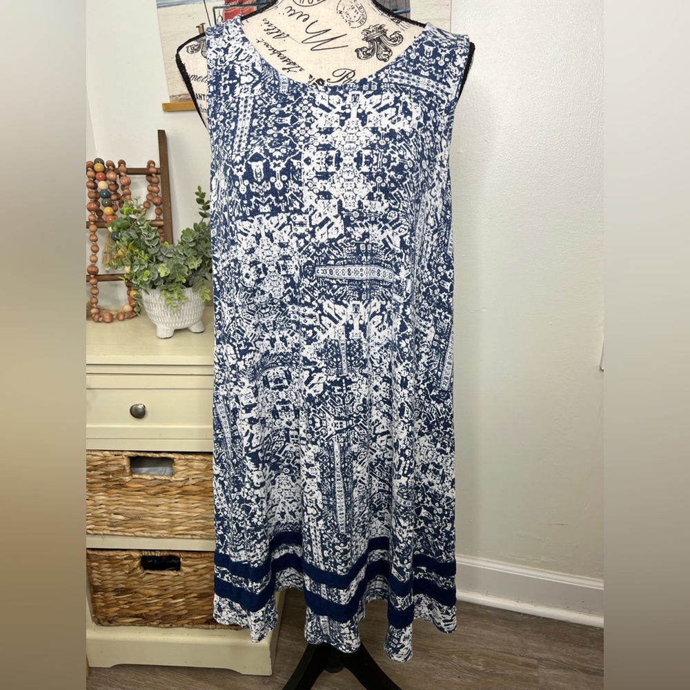 Ellen Tracy Keyhole Back Nightgown